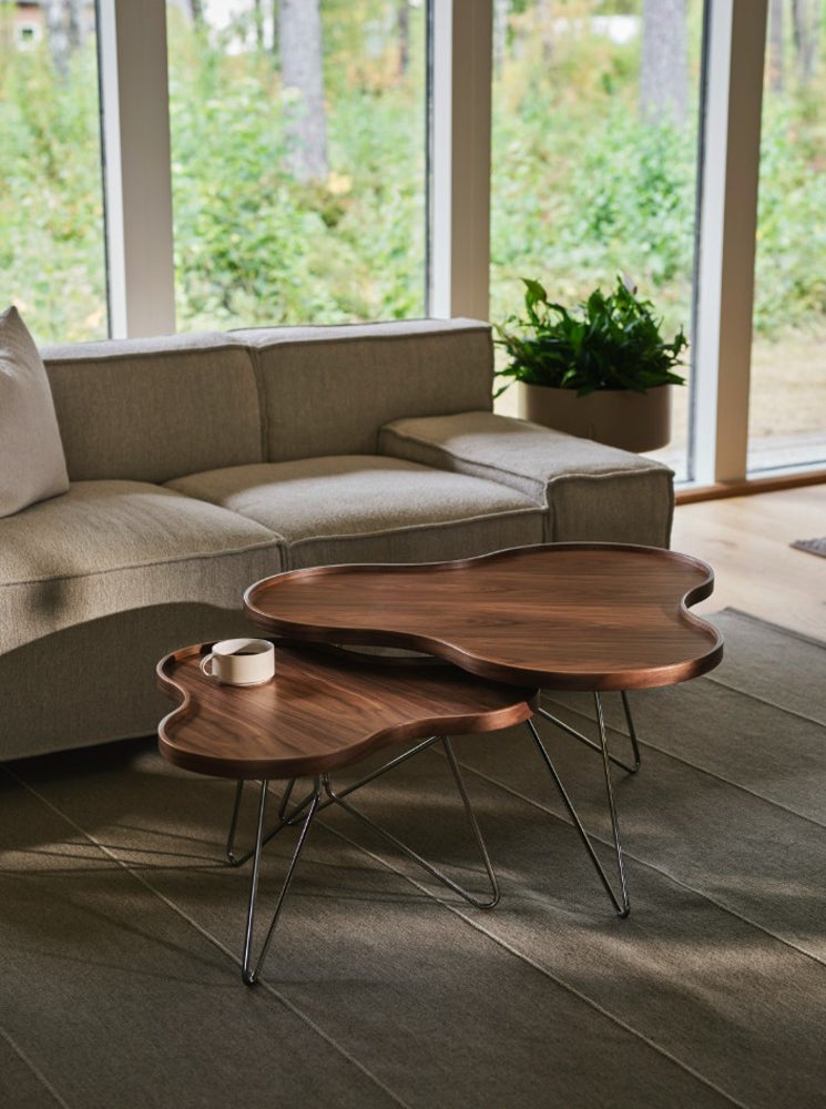 Swedese-Flower-soffbord-valnöt-lifestyle-livingroom.jpg