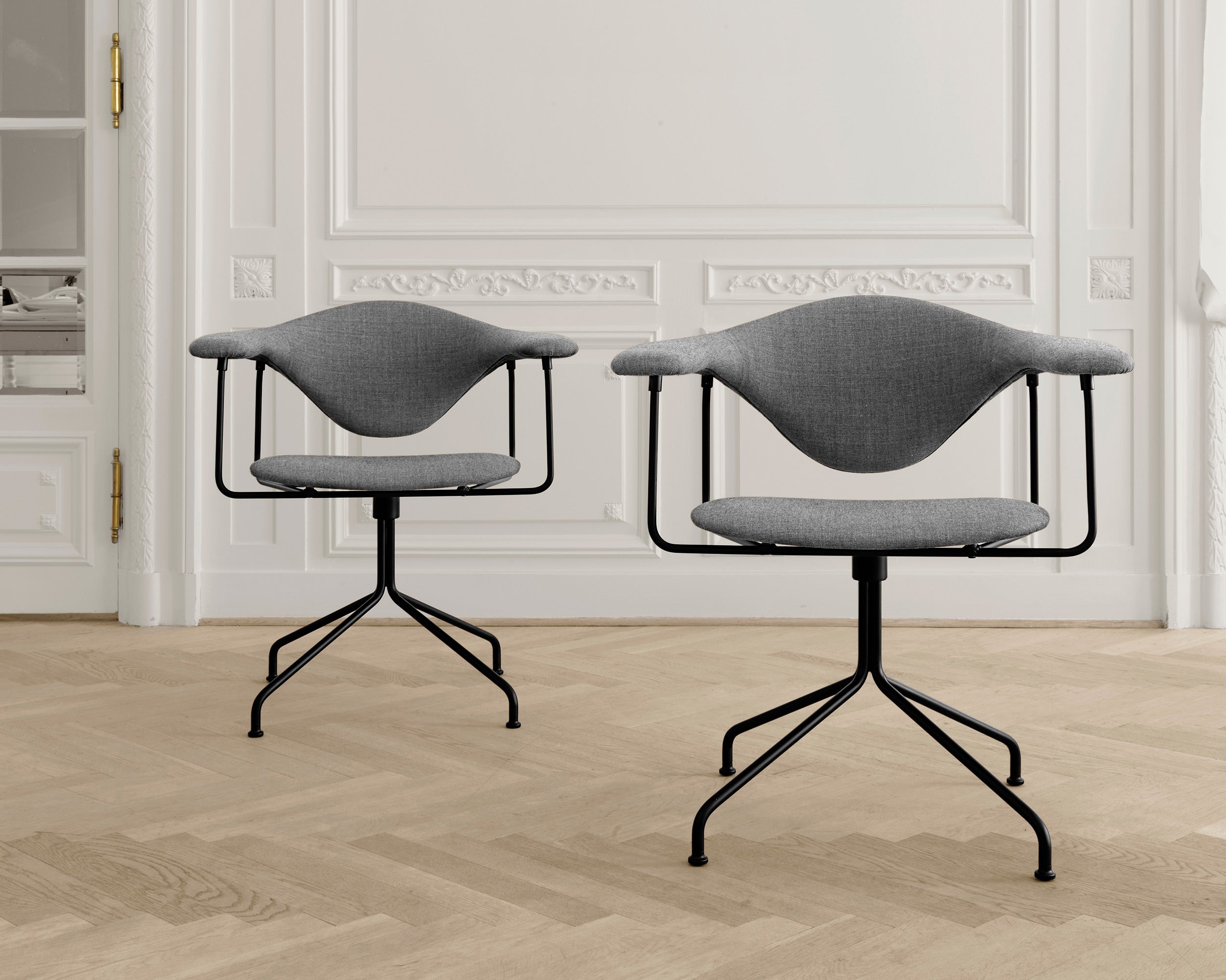 MasculoMeetingChairSwivelBase-kat.jpg