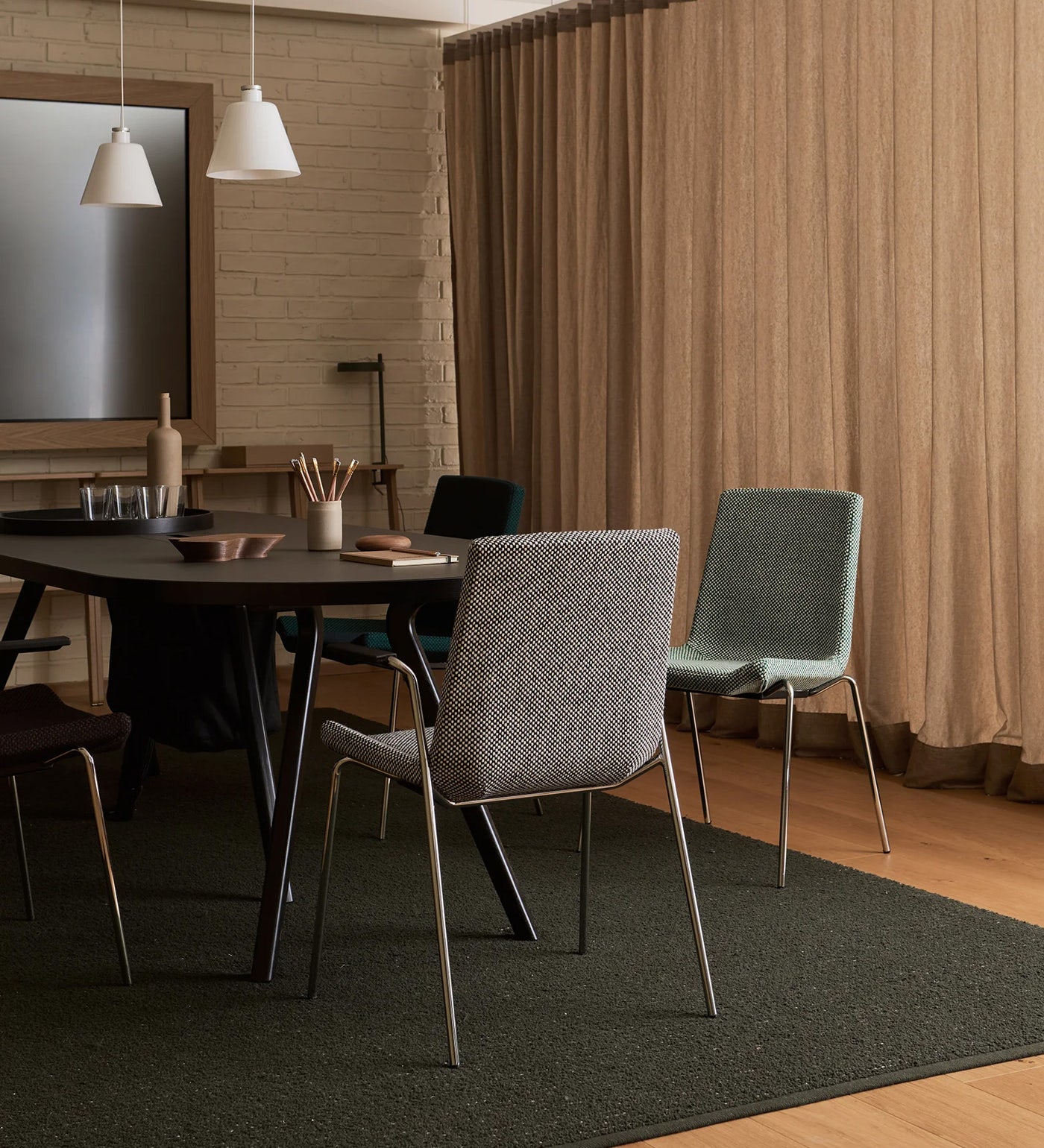 Kontorsmobler-Konferens-Grace-Swedese.jpg Grace konferensstol från Swedese