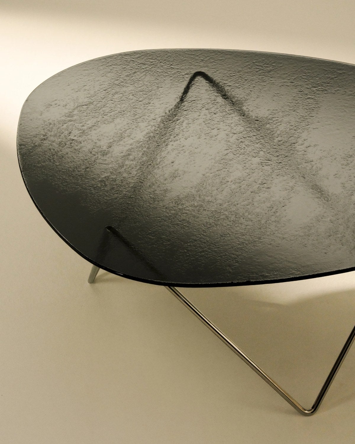 Gubi-Pedrera-Soffbord-miljo-592309873836285