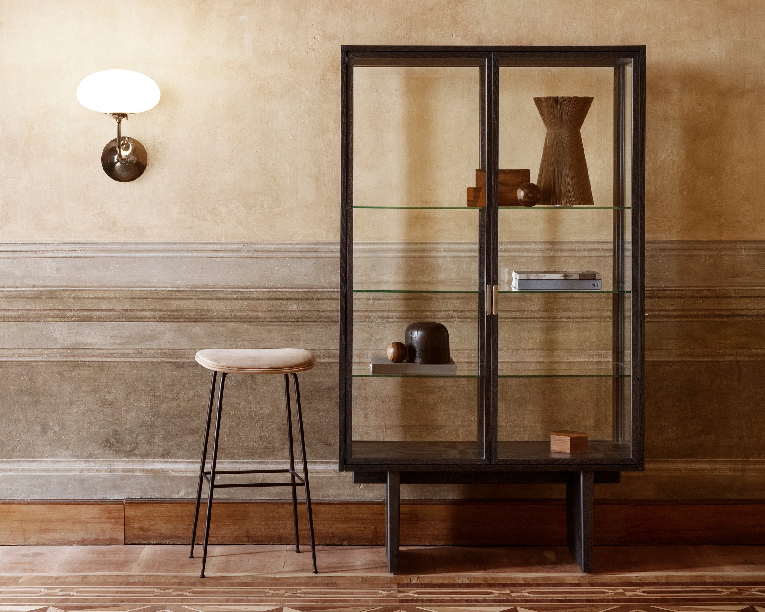 Gubi-private-vitrine-kat.jpg