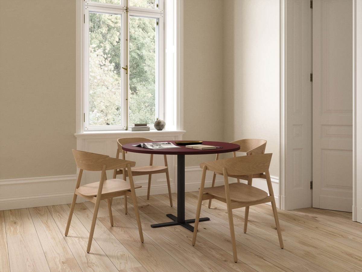 AC2-chair-oak-matt-lacquer_Delta-Ø110xH74,5-cm-Linoleum-Burgundy-Andersen-Furniture