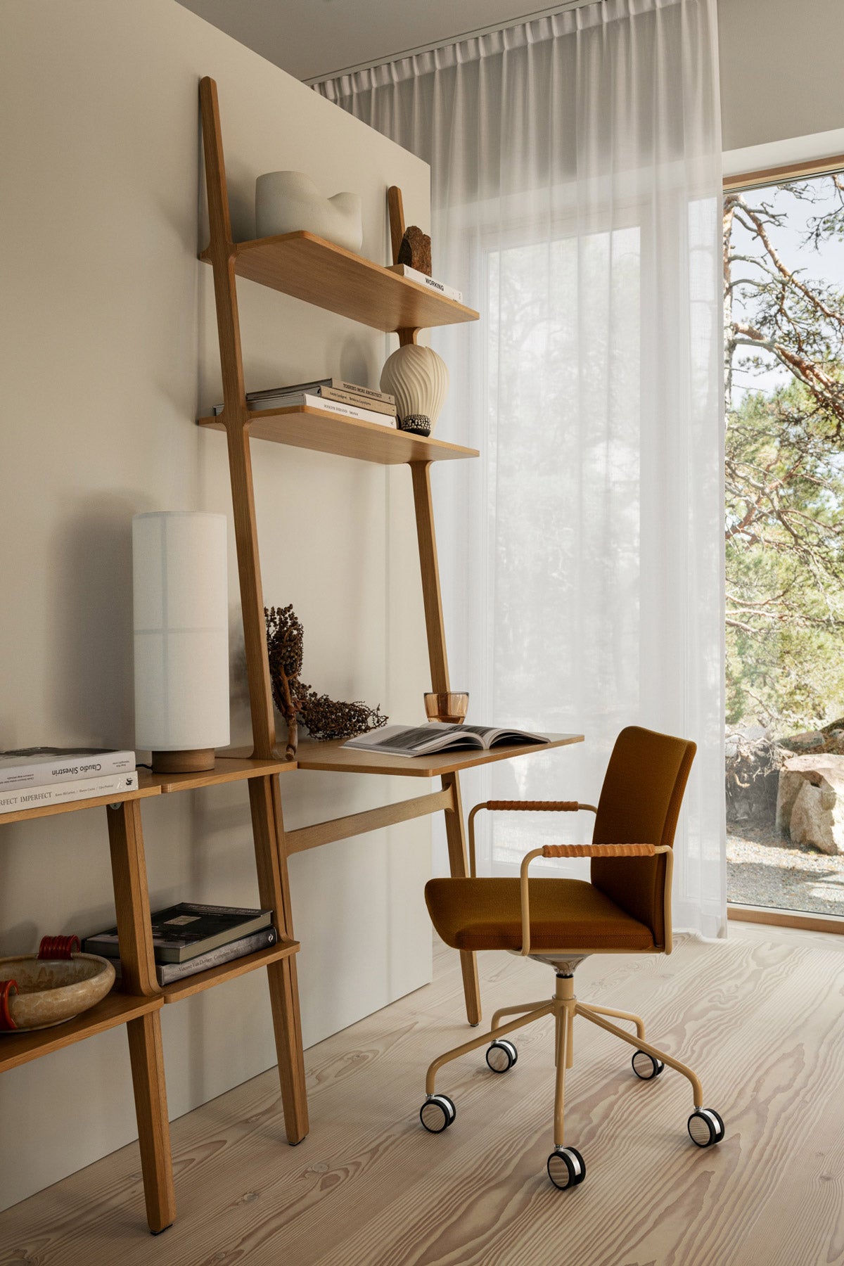 Libri Skrivbord i ek med Stella Kontorsstol
