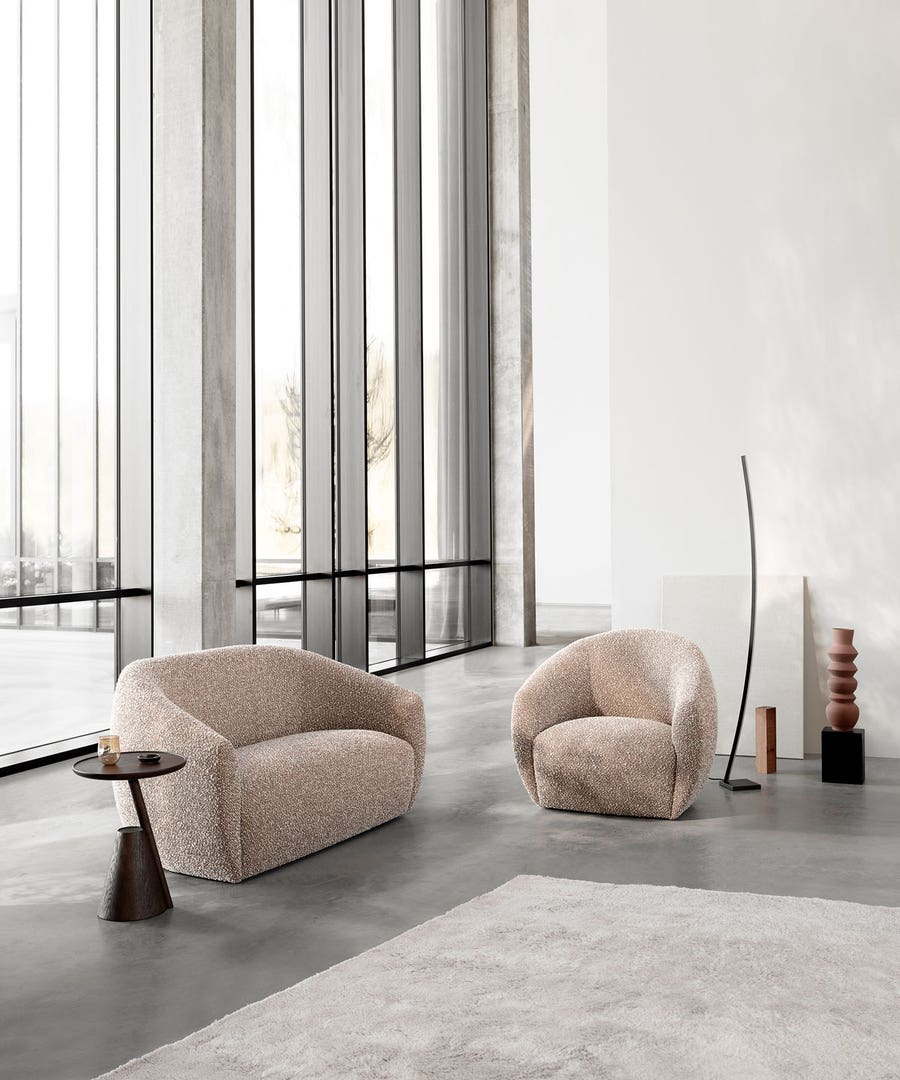 Lobby-Chair-och-Soffa-Tyg-Silenzio-04-Miljobild.jpg Lobby soffa och fåtölj