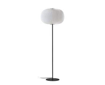 LeKlint332_Lamella_floor_lamp_black_packshot1