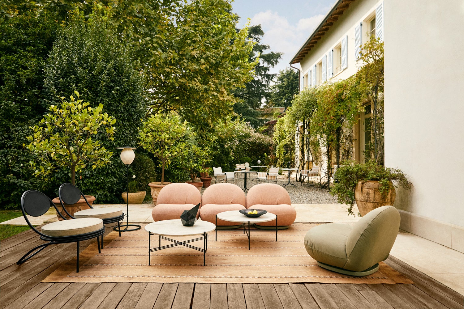 Designmöbler till ditt företag från det klassiska varumärket Gubi.