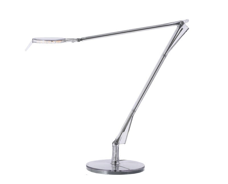 Aledin Tec skrivbordslampa i Crystal från Kartell. 