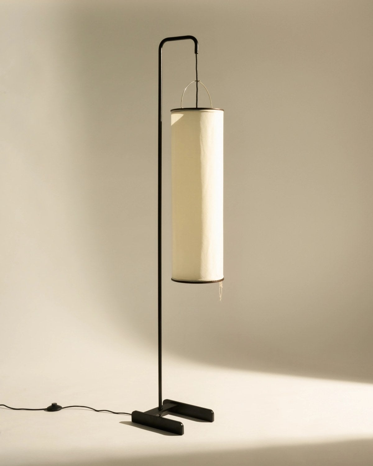 Gubi-Silk-Lantern-Golvlampa-miljo-339219718719559
