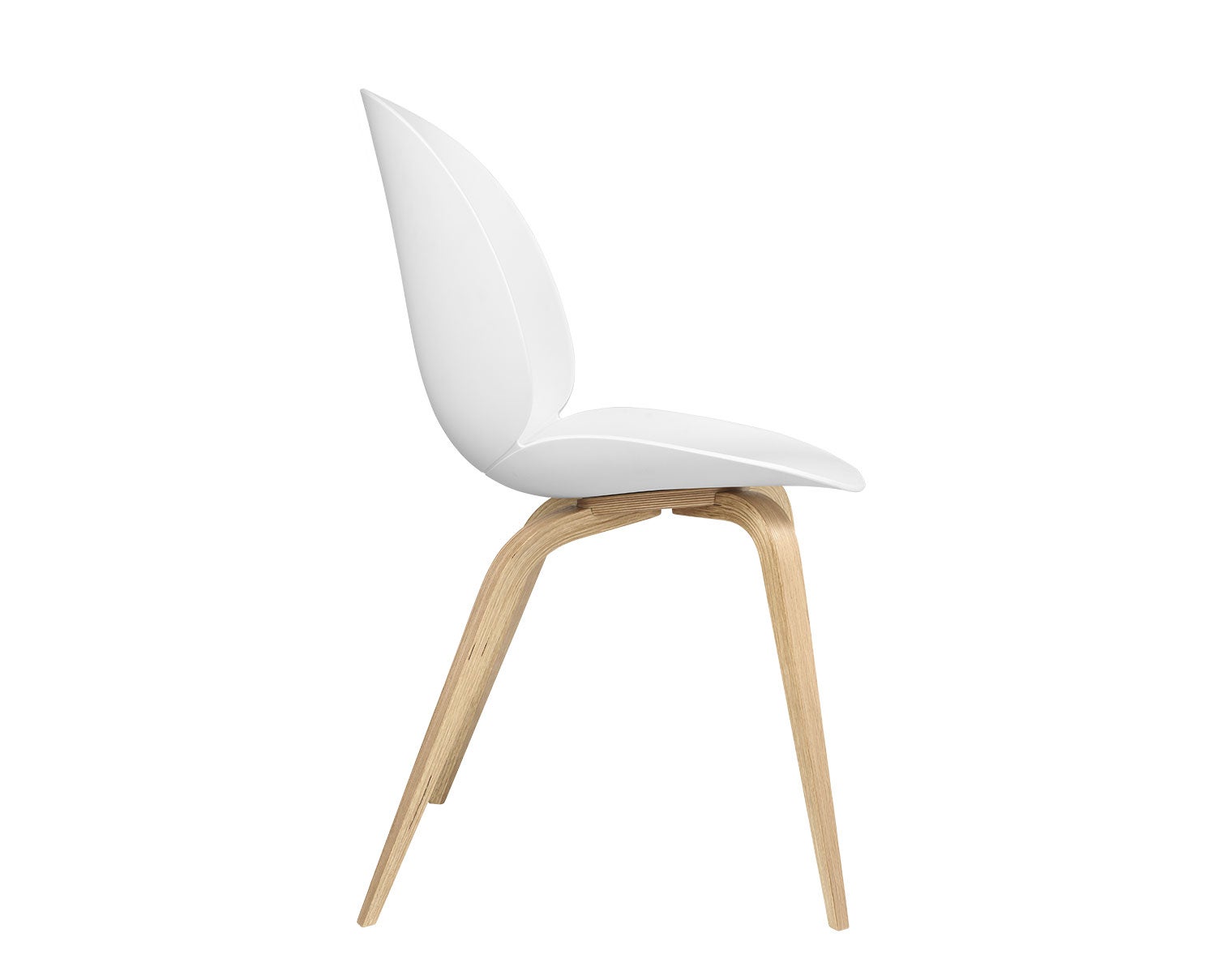 Beetle stol, träben i ek, sits i Pure White plast