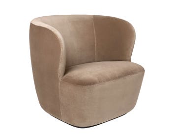 Stay_LoungeChair_85_Fixed_FullyUpholstered_Black_GUBI_Velluto-208_F3Q