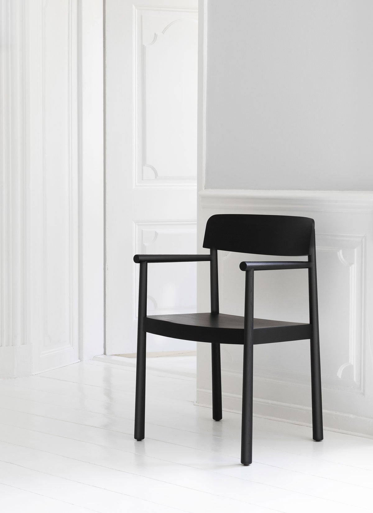 Timb-Karmstol-Black-Miljo