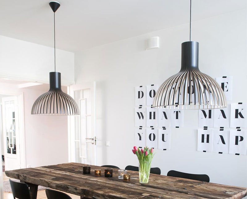 Victo 4250 Taklampa Svart hängande ovanför matbord
