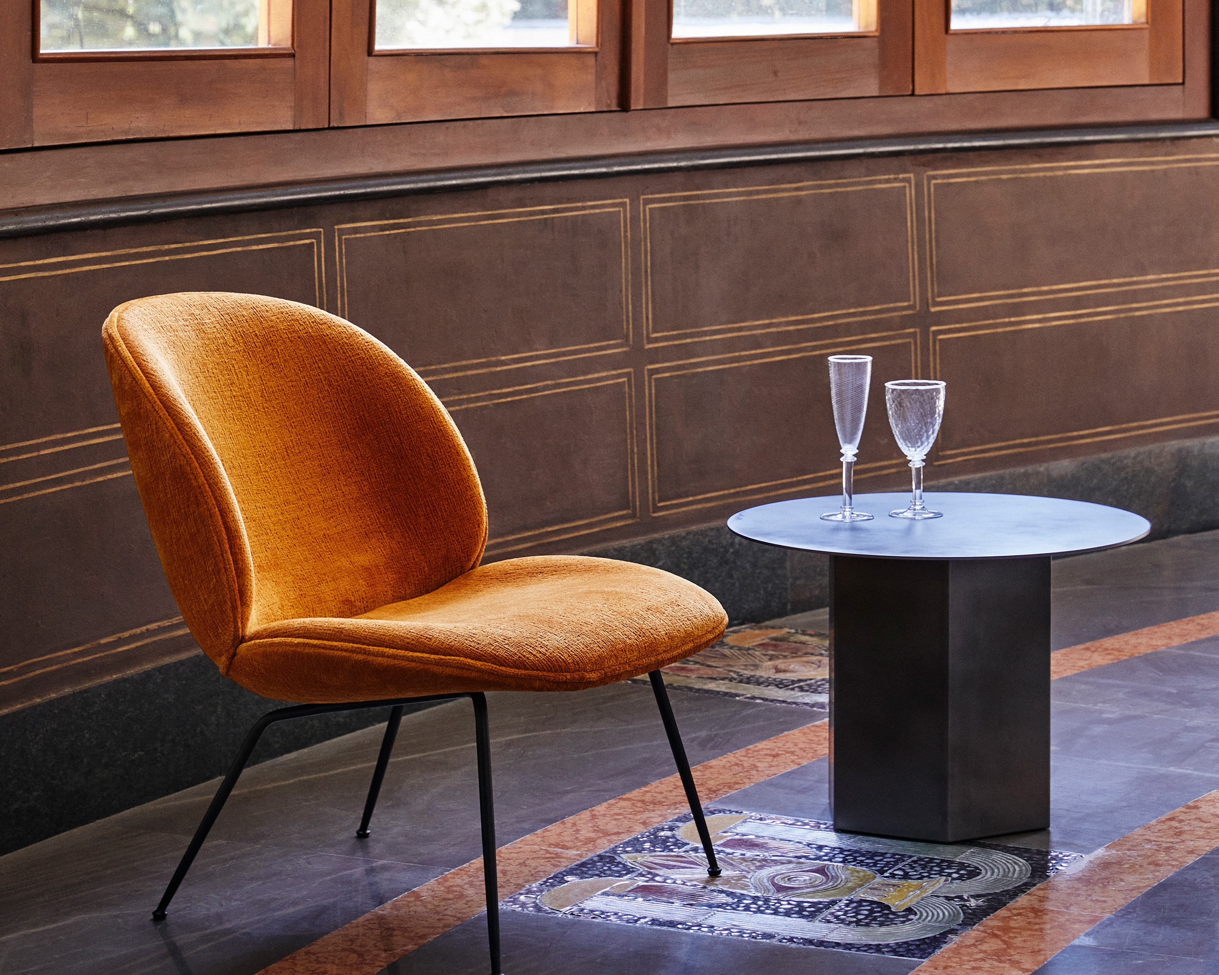 Gubi-Fåtölj-Beetle-lounge-chair-kat.jpg